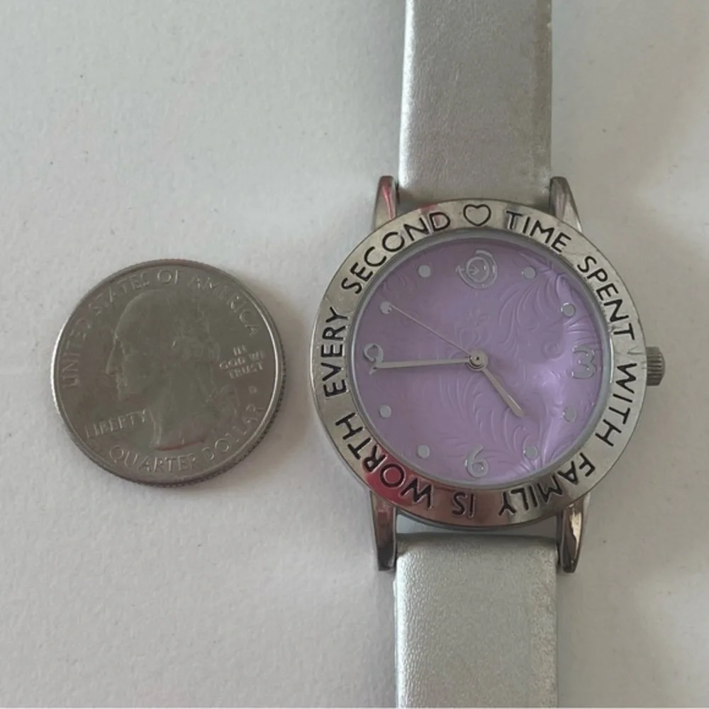 Vintage Silver Metal Silver Metallic Leather Ladies Costume Watch